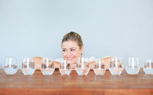 Những thời điểm không nên uống nước