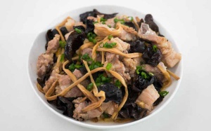 Sườn lợn hấp hoa kim châm