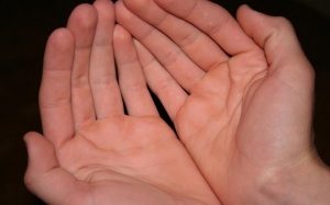 7 dấu hiệu ở tay cảnh báo những vấn đề sức khỏe