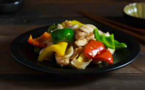 Ức gà xào ớt chuông và củ hoa huệ