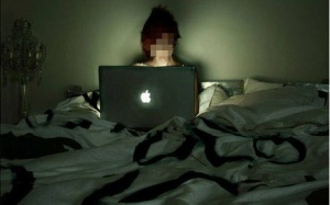 Cô gái 18 tuổi bị tâm thần vì... thức đêm đăng ảnh 'câu' like