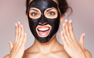 Hướng dẫn sử dụng than hoạt tính để chăm sóc da