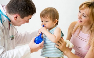 Trẻ nhiễm khuẩn hô hấp: Nên điều trị theo triệu chứng