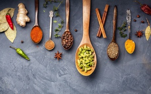 Nấu ăn với 7 gia vị này để giảm lượng muối có hại