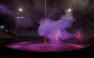 Cảm động bộ ảnh “Gánh xiếc Việt phía sau bức rèm”