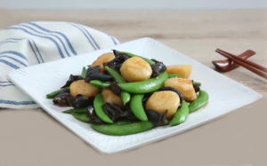 Sò điệp xào mộc nhĩ và đậu Hà Lan