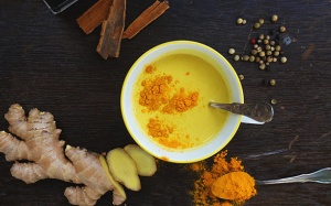 Có gì trong ly sữa vàng của y học Ayurveda Ấn Độ?