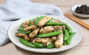 Thịt gà xào đậu Hà Lan