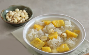 Học cách nấu chè khoai lang nấm tuyết thanh mát ngày hè