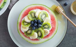 Cách làm bánh “pizza” pho mát trái cây