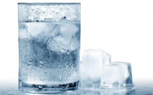 Ngày Hè nóng thế nào cũng đừng dại uống nhiều nước đá lạnh