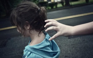 Những kỹ năng cần thiết cha mẹ cần dạy con khi tiếp xúc với người lạ