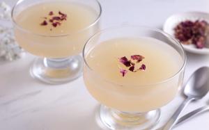 Món ăn tráng miệng: Học cách làm thạch hoa hồng ngọt mát 