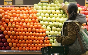 Video: Táo trong siêu thị có thể đã được bảo quản trong 10 tháng?