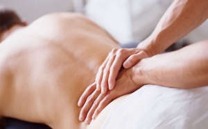 Massage giúp giảm đau lưng mạn tính