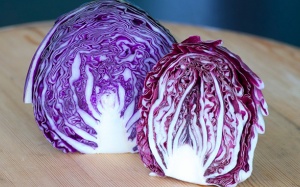 Phân biệt rau diếp xoăn radicchio và bắp cải tím