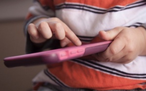 Smartphone có thể khiến trẻ nói kém hơn