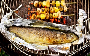 Có nên dùng giấy bạc để bọc thực phẩm khi nướng thức ăn?