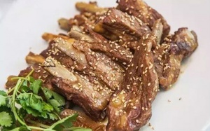 Cuối tuần rảnh rỗi làm sườn chiên sốt chanh ngon lạ