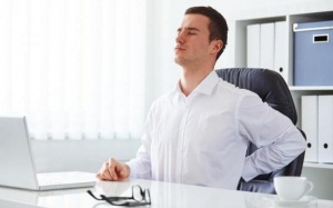 Video: Làm thế nào để giảm đau lưng do ngồi làm việc cả ngày?