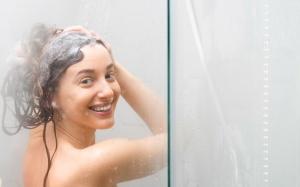 5 sai lầm khi gội đầu đang làm hỏng mái tóc của bạn