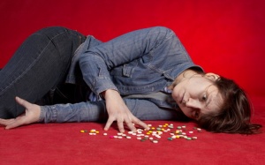 Video: Thuốc lắc ảnh hưởng gì tới não bộ và cơ thể?