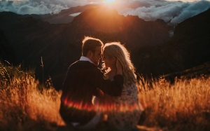 Ngắm những khoảnh khắc cầu hôn lãng mạn nhất thế giới năm 2017