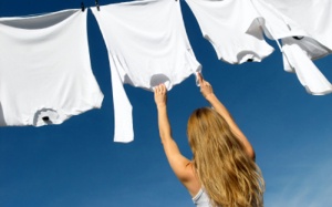 Những cách tẩy vết ố vàng trên áo trắng cực hiệu quả và đơn giản