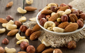 Ăn hạt có thể làm giảm nguy cơ tái phát và tử vong do ung thư ruột già