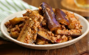 Cà tím xào thịt băm sa tế cay