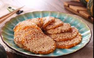 Cùng con yêu vào bếp làm bánh rán bí ngô thơm ngon