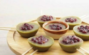 Cùng bé yêu vào bếp làm bánh matcha đậu đỏ hấp