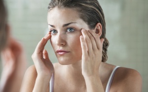 Video: Chỉ nhìn mặt và tóc cũng đoán được bạn đang bị thiếu chất gì!