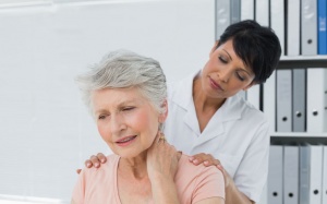 Thoái hóa đốt sống cổ C5-C7, hay chóng mặt phải điều trị thế nào?