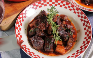 Món ăn Pháp: Thịt bò hầm rượu vang