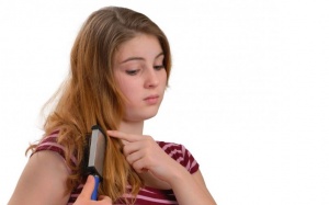 5 nguyên nhân phổ biến nhất gây rụng tóc ở bạn gái 