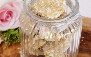 Tự làm xà phòng tẩy tế bào da chết tại nhà