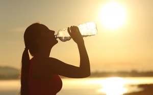 Video: Uống quá nhiều nước cũng nguy hại như thiếu nước!