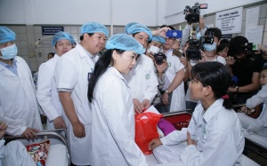 Bộ trưởng Bộ Y tế ra chỉ đạo khẩn vụ 7 người tử vong khi chạy thận ở Hòa Bình