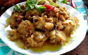 Đổi món với cánh gà kho riềng lạ miệng