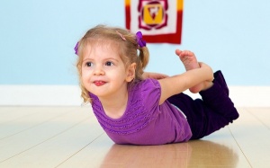 6 lý do nên cho trẻ tập yoga ngay mùa Hè này!