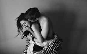 Gifographic: 6 dấu hiệu tiết lộ bạn đang yêu ai đó