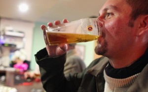 Video: Vì sao nhiều người đỏ mặt khi uống rượu bia?