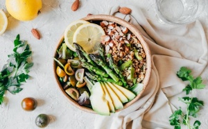 Người bệnh tuyến giáp nên ăn uống thế nào để kiểm soát bệnh?