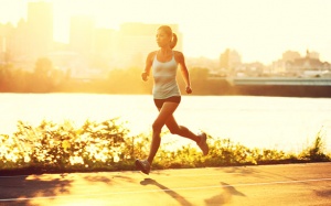 Có nên tập thể dục thể thao khi nắng nóng?