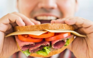 Video: Muốn đốt cháy calorie? Chỉ cần ăn chậm!