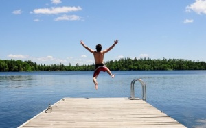 Làm sao để làm mát cơ thể trong ngày trời oi bức, nắng nóng?