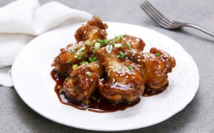 Ngon và lạ: Gà chiên sốt giấm balsamic