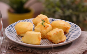 Cùng bé yêu vào bếp làm bánh sữa chiên giòn