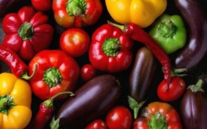 Tại sao một số người nên hạn chế ăn cà chua, khoai tây, cà tím?